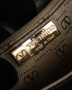 “VALENTINO” 80’s-90’s Embossed V logo chain clutch bag