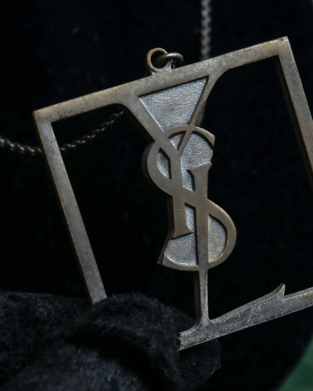 "YVES SAINT LAURENT" Cassandra logo motif silver necklace