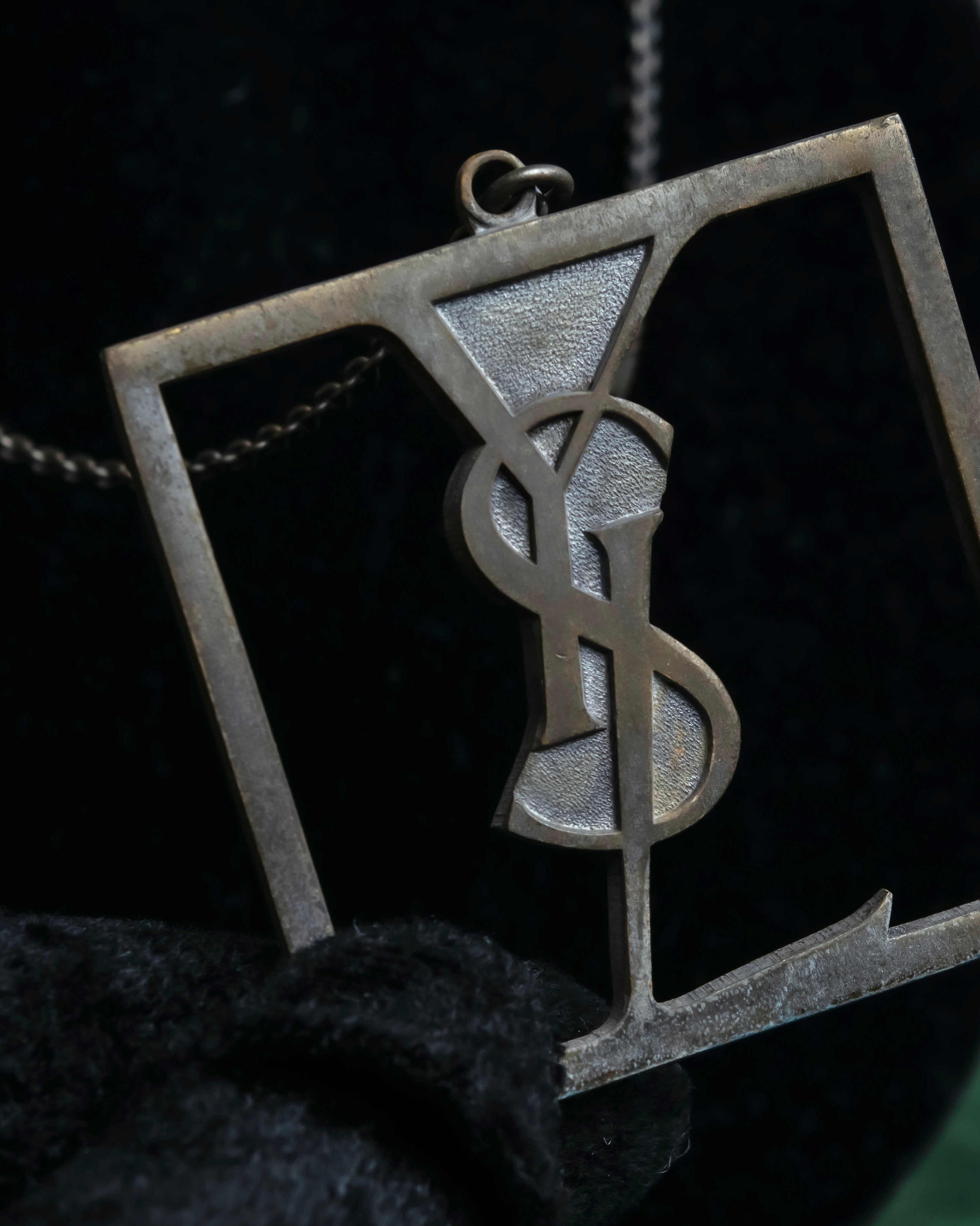 "YVES SAINT LAURENT" Cassandra logo motif silver necklace