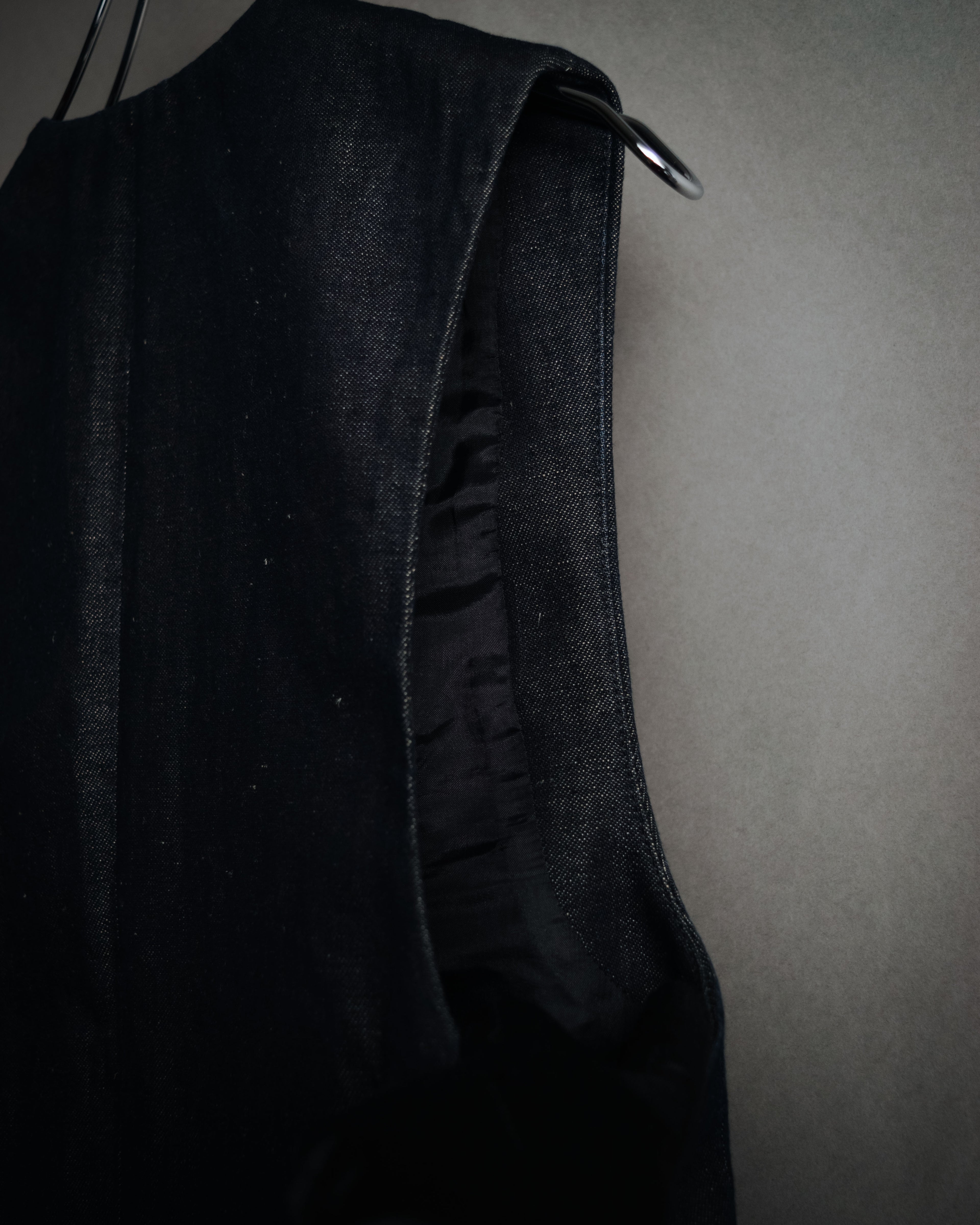 –SPECIAL– "Maison Martin Margiela"
2011 Replica denim smoking vest