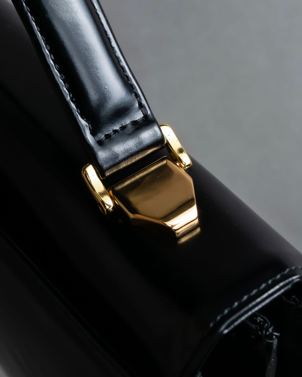 "Valentino Garavani" Logo turn lock parts design leather hand bag