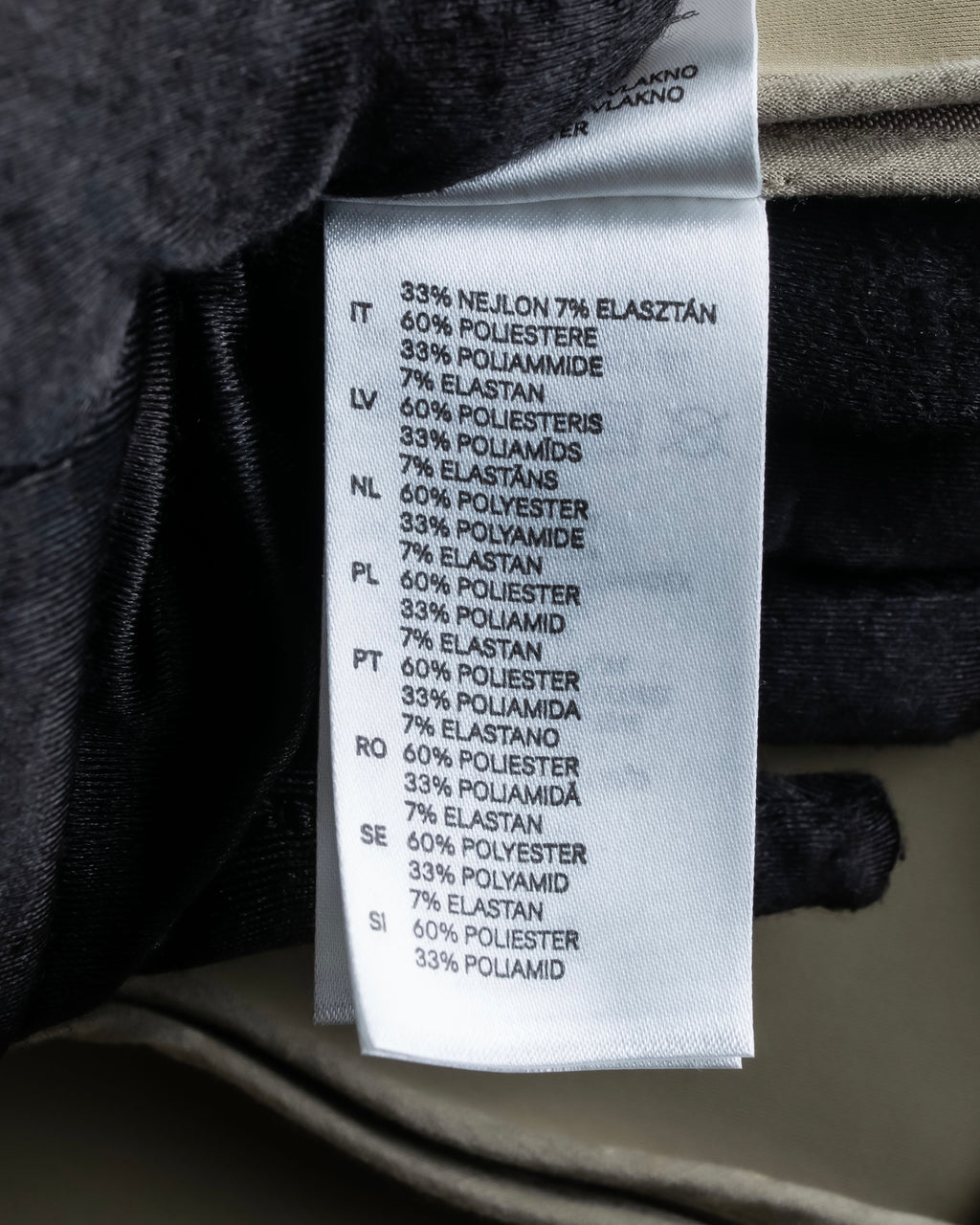 "Maison Martin Margiela × H&M"
Reconstructed zip-up design jacket