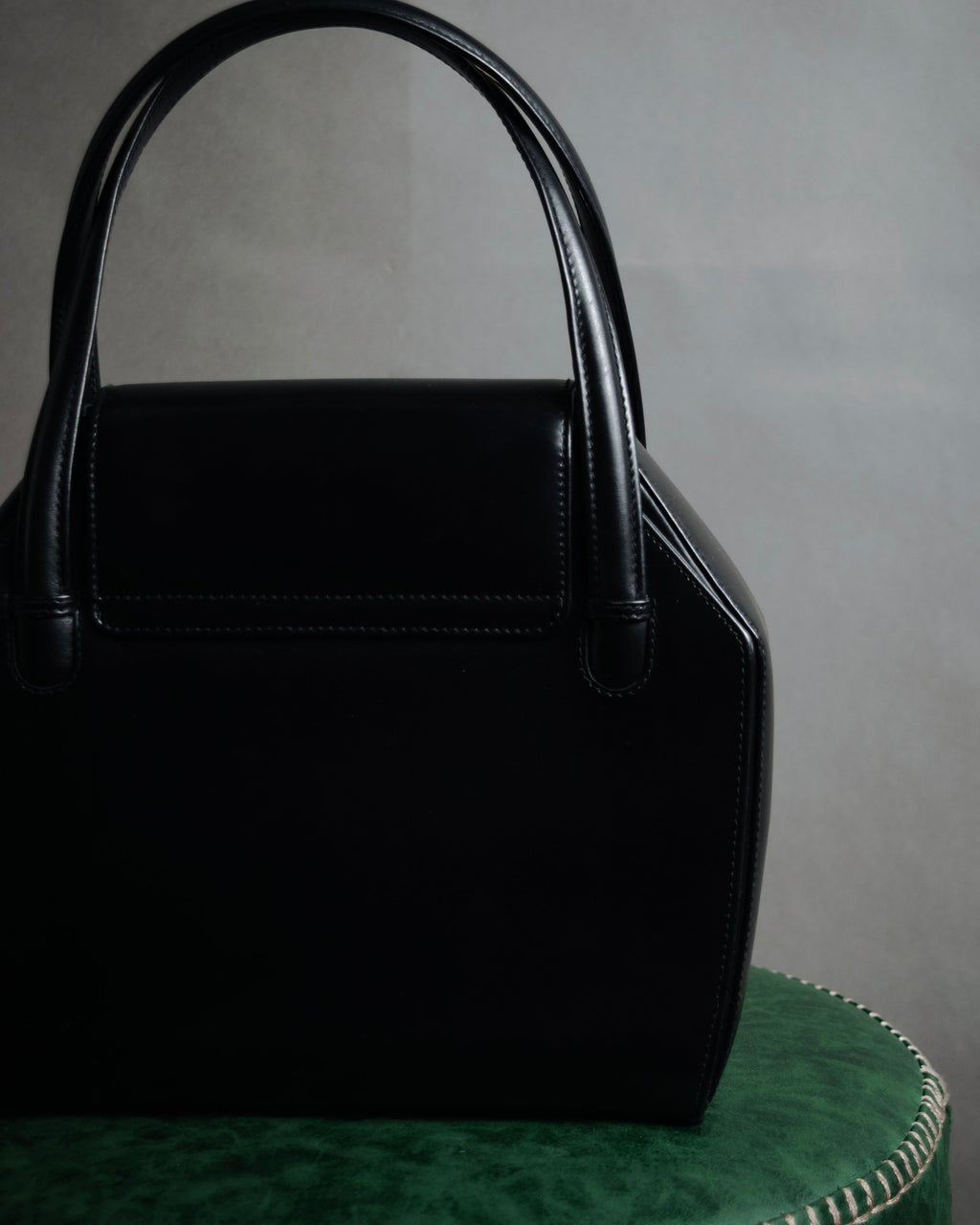 –SPECIAL– "GUCCI" 90’s Architectural oval hardware box calf handbag