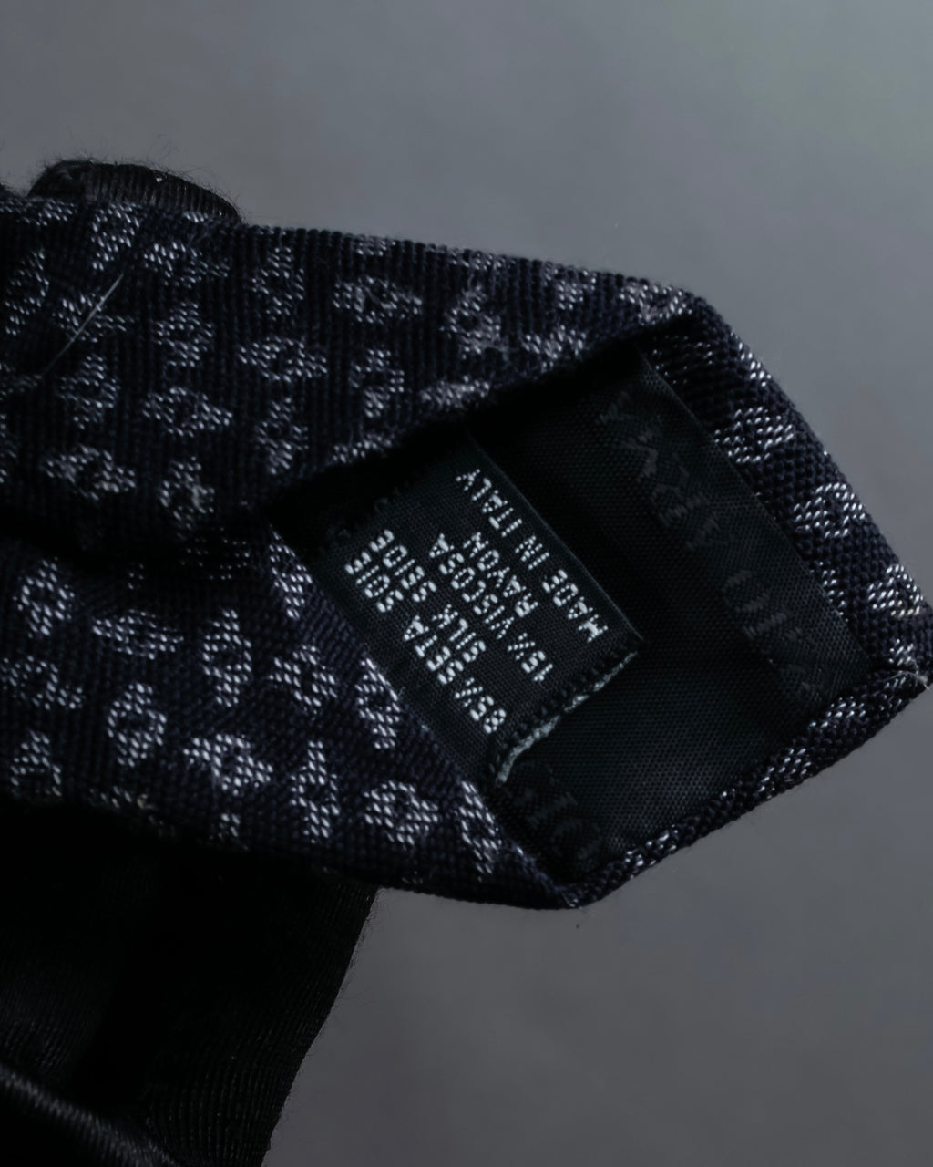 "GIORGIO ARMANI" Small pattern silk necktie