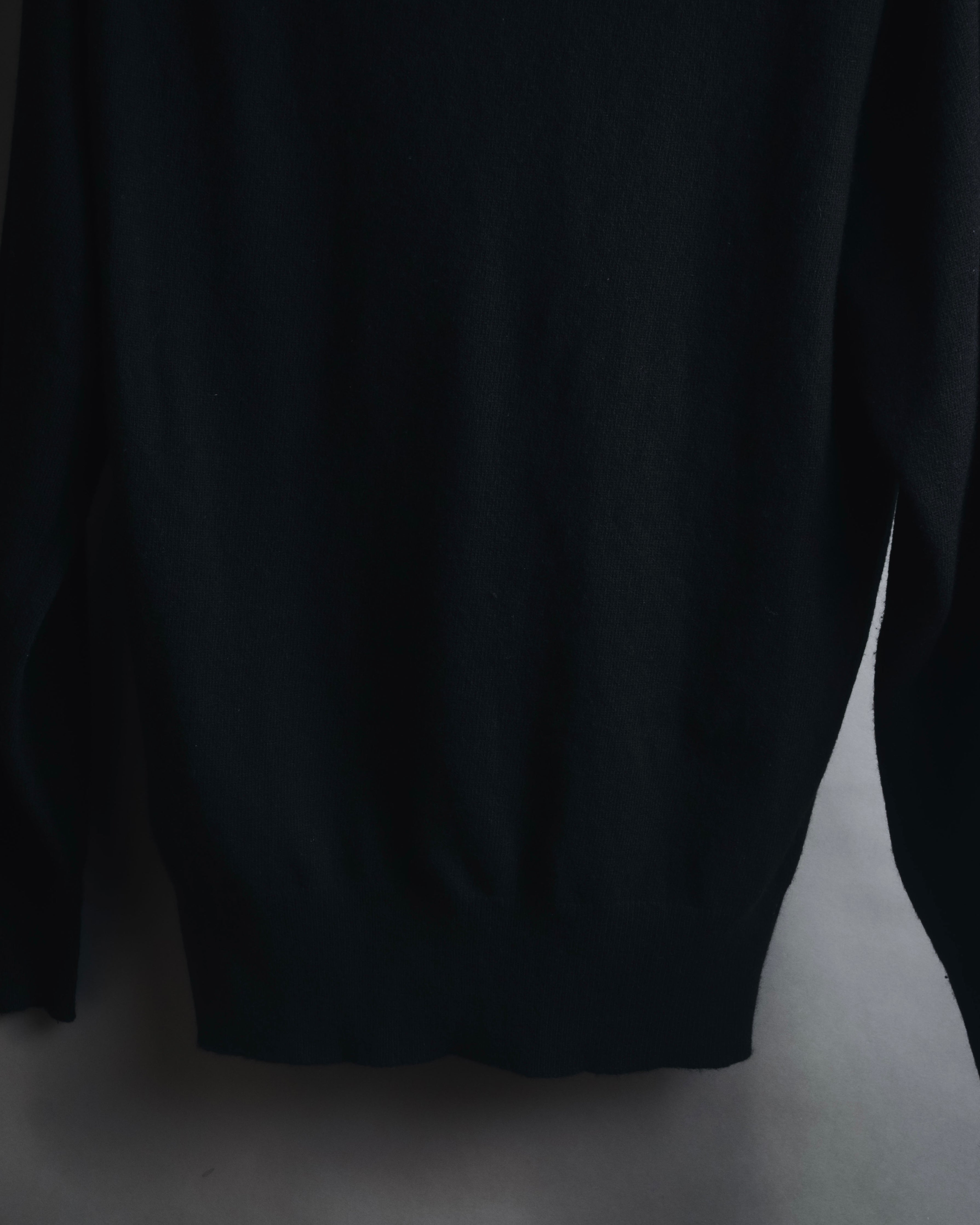 "CELINE" 90’s scottish cashmere v neck knit