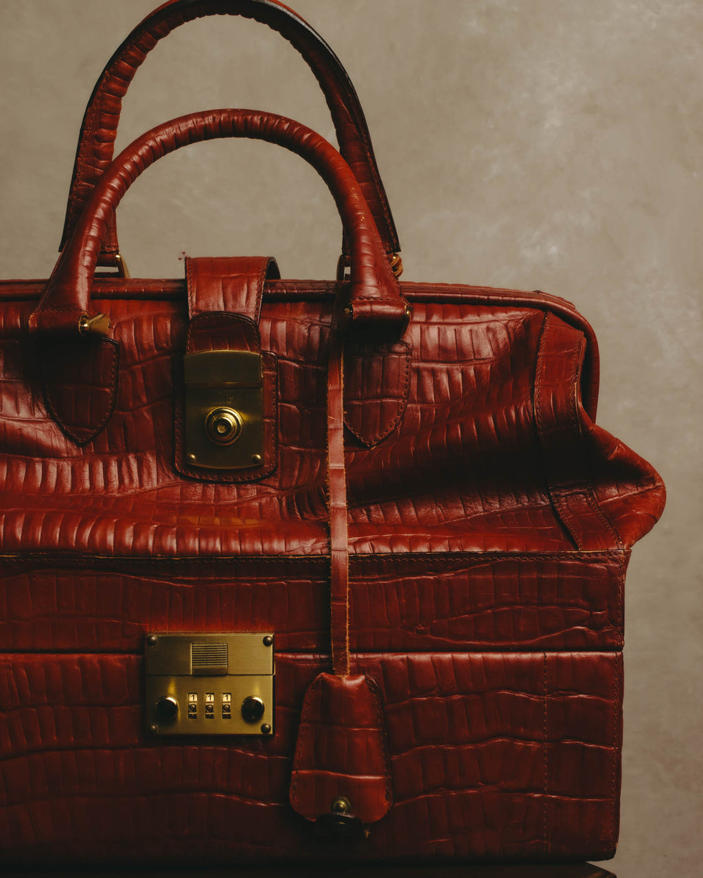 -SPECIAL- “Giorgio Armani” 90’s-00’s Crocodile embossed leather frame bag