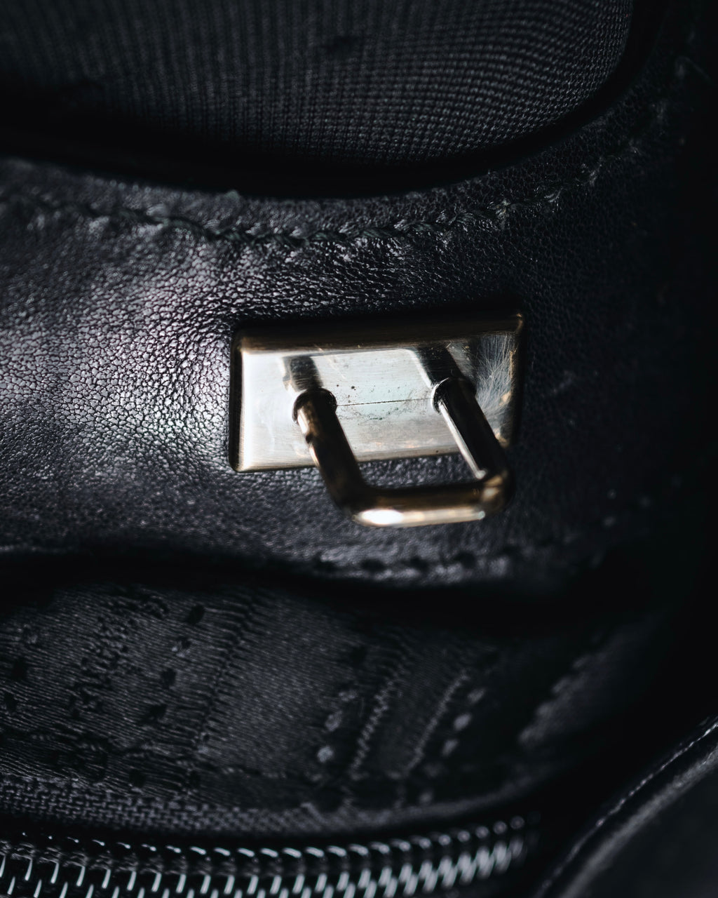 –SPECIAL– "Salvatore Ferragamo"
00’s Gancini gathered leather hobo bag