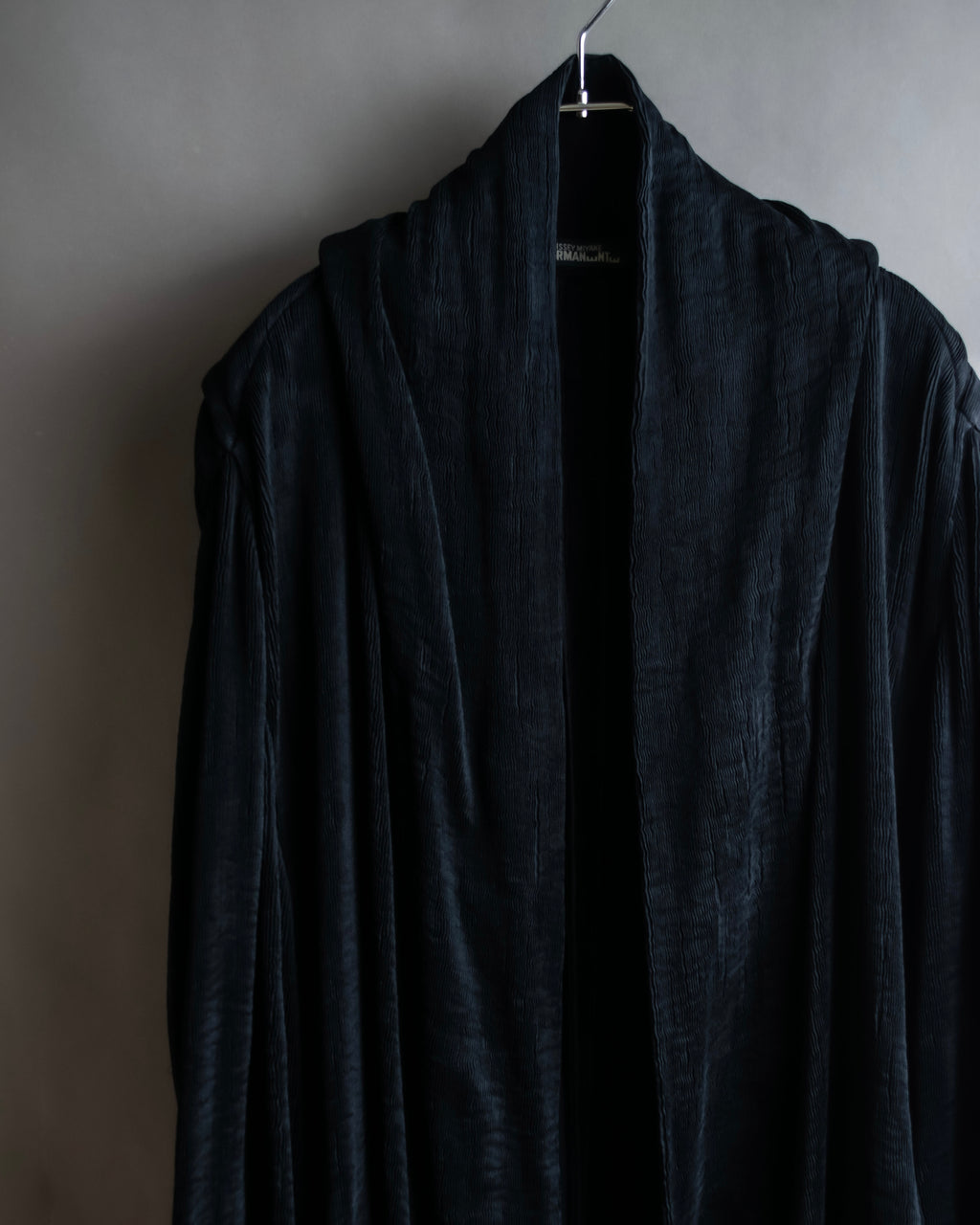 "ISSEY MIYAKE PERMANENT" Large shawl collar silk long cardigan