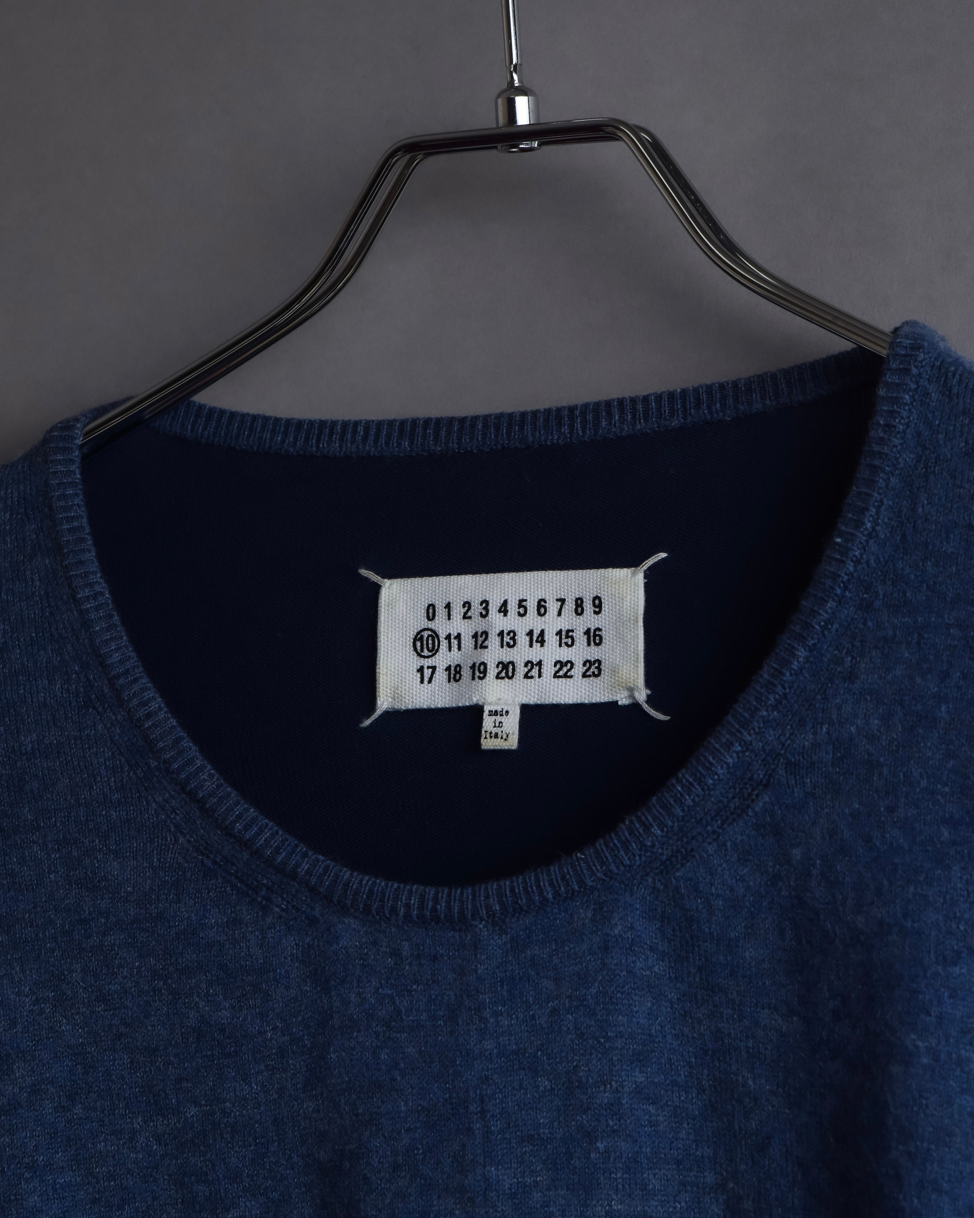 "MAISON MARGIELA" 17SS Asymmetric button line knit