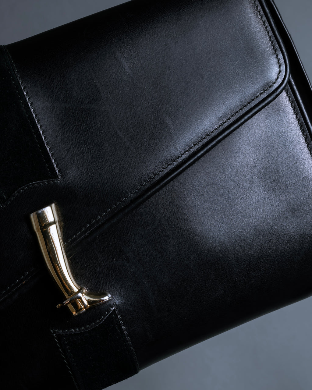 "GUCCI" Saddlery motif crisp design vintage leather shoulder bag