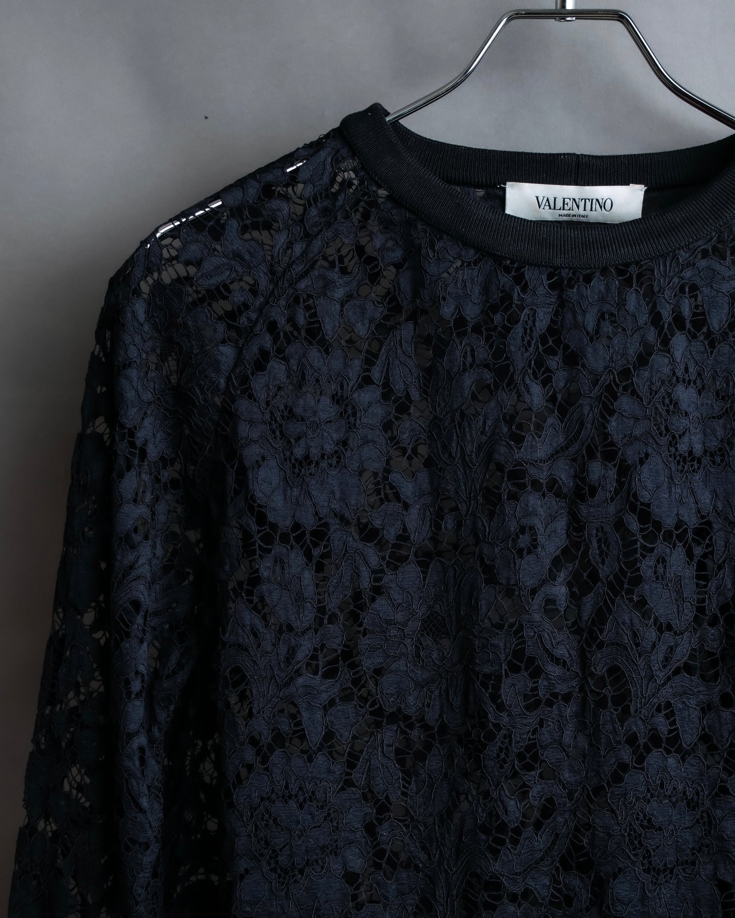 "VALENTINO" Floral lace design trimmed pullover