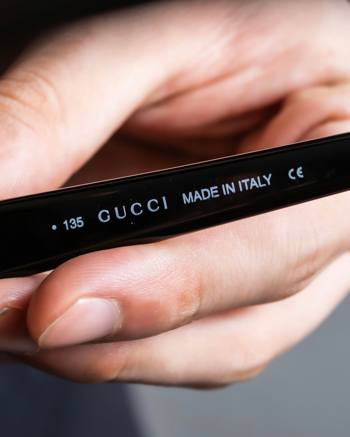 "GUCCI" Logo engraved oval sunglasses