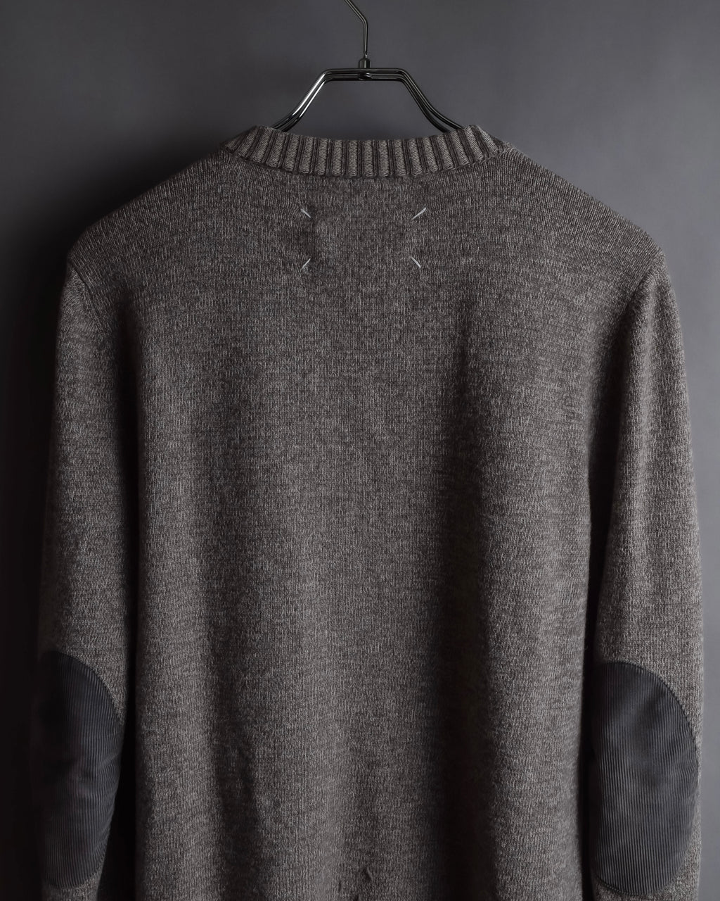 "MAISON MARGIELA" 13AW Patch accented low gauge wool cardigan