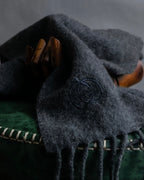 "GUCCI" Fuzzy logo engraved fringe large muffler