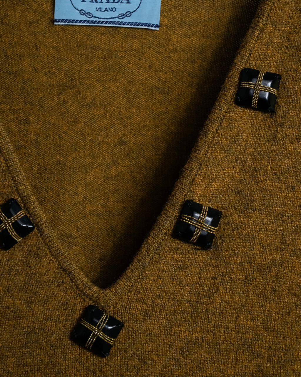 "PRADA" Jewelry decorative design V-neck knit