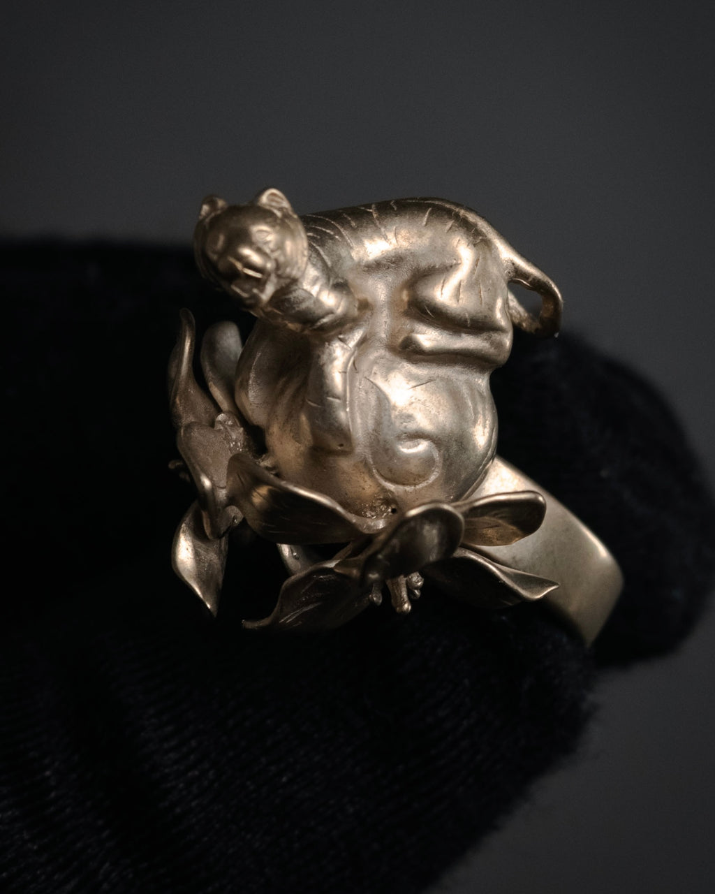 “DIOR” 2010’s Tiger and flower sculptural ring