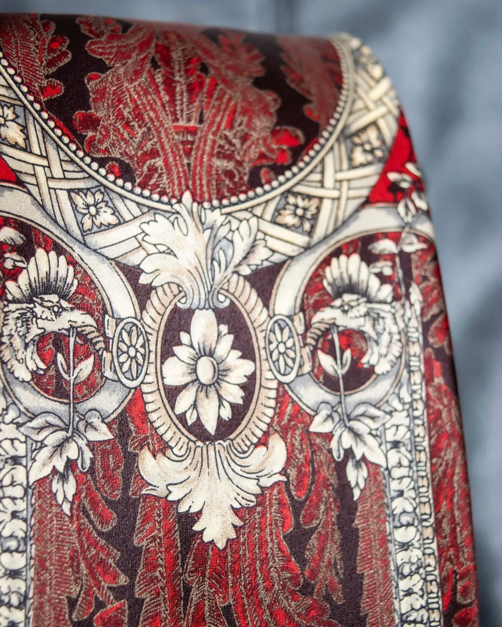 "GIANFRANCO FERRE" Beautiful botanical and frame design necktie