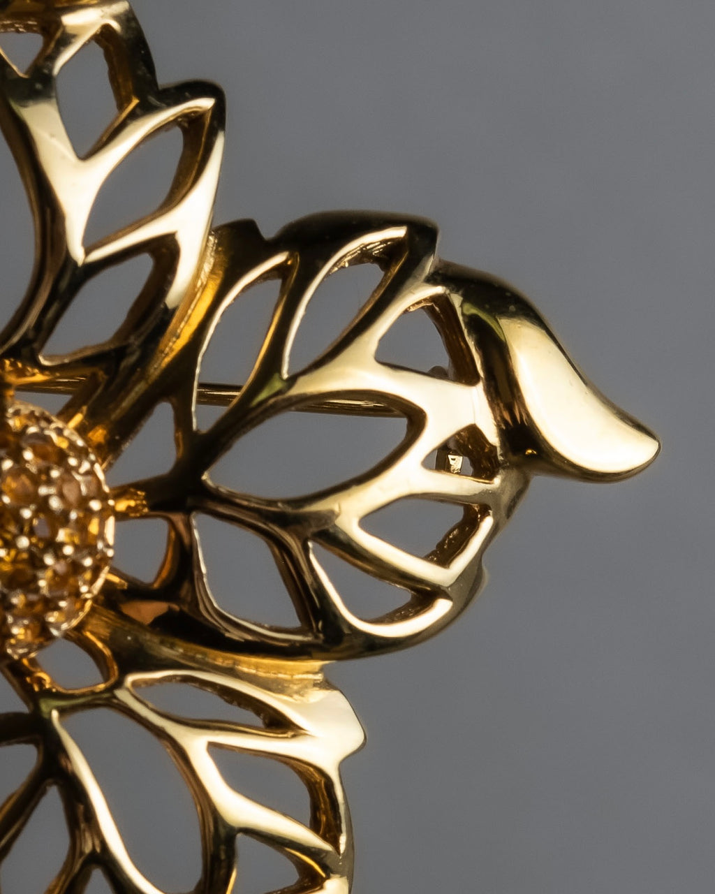 "Christian Dior" Floral motif gold brooch