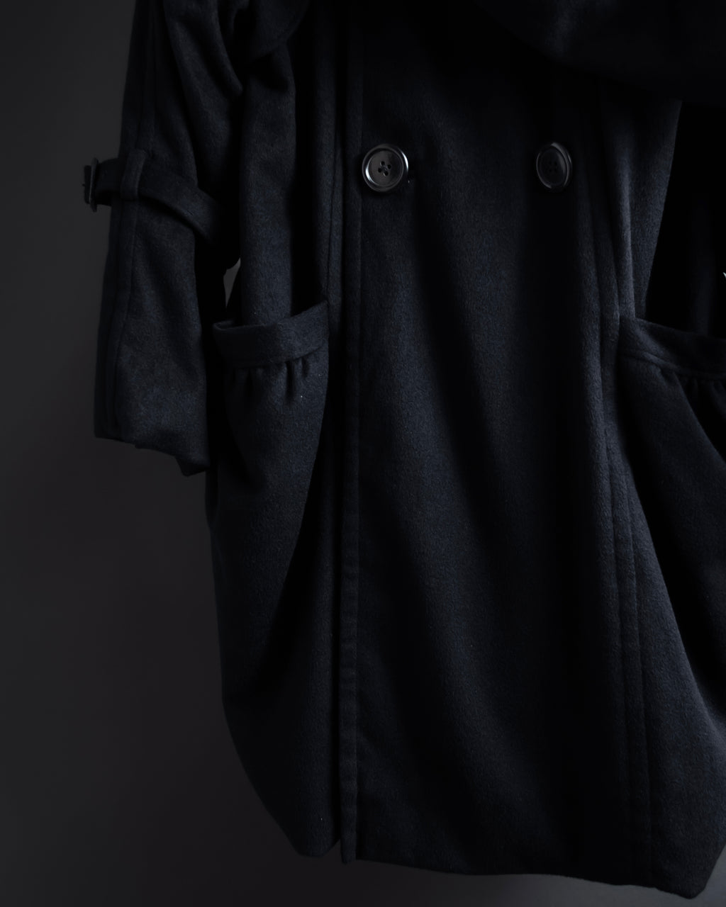 "TORUICHOU" Muffler-style collar military detail coat