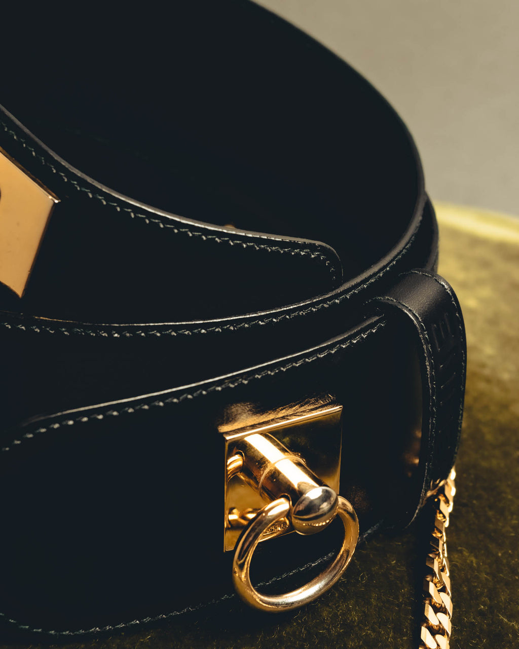 "CELINE" 18's-Glossy black chain leather belt
