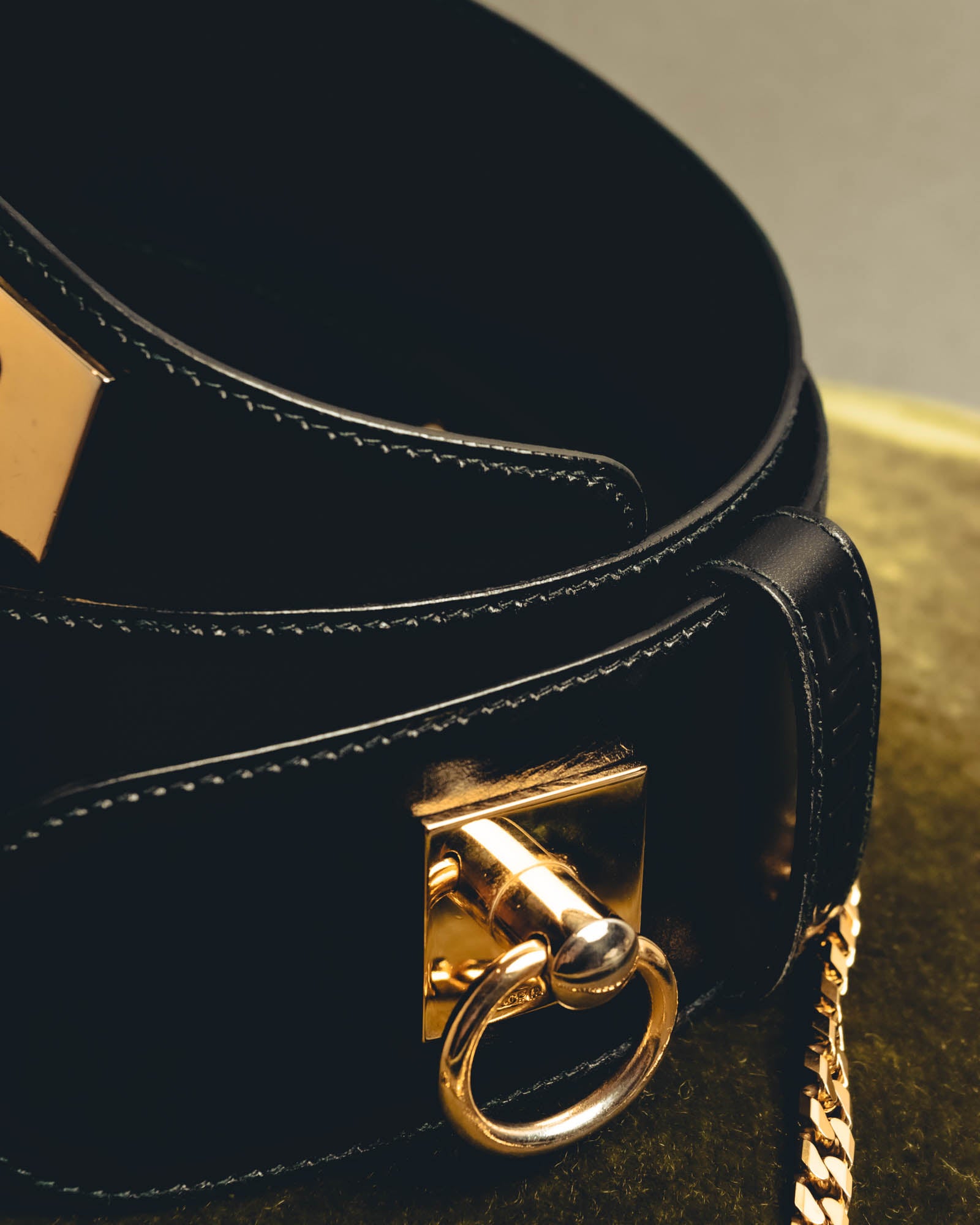 "CELINE" 18's-Glossy black chain leather belt