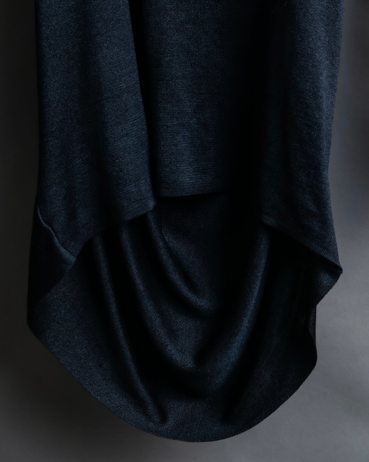 "ISSEY MIYAKE" Open back design pullover and easy pants 
silk fabric set up