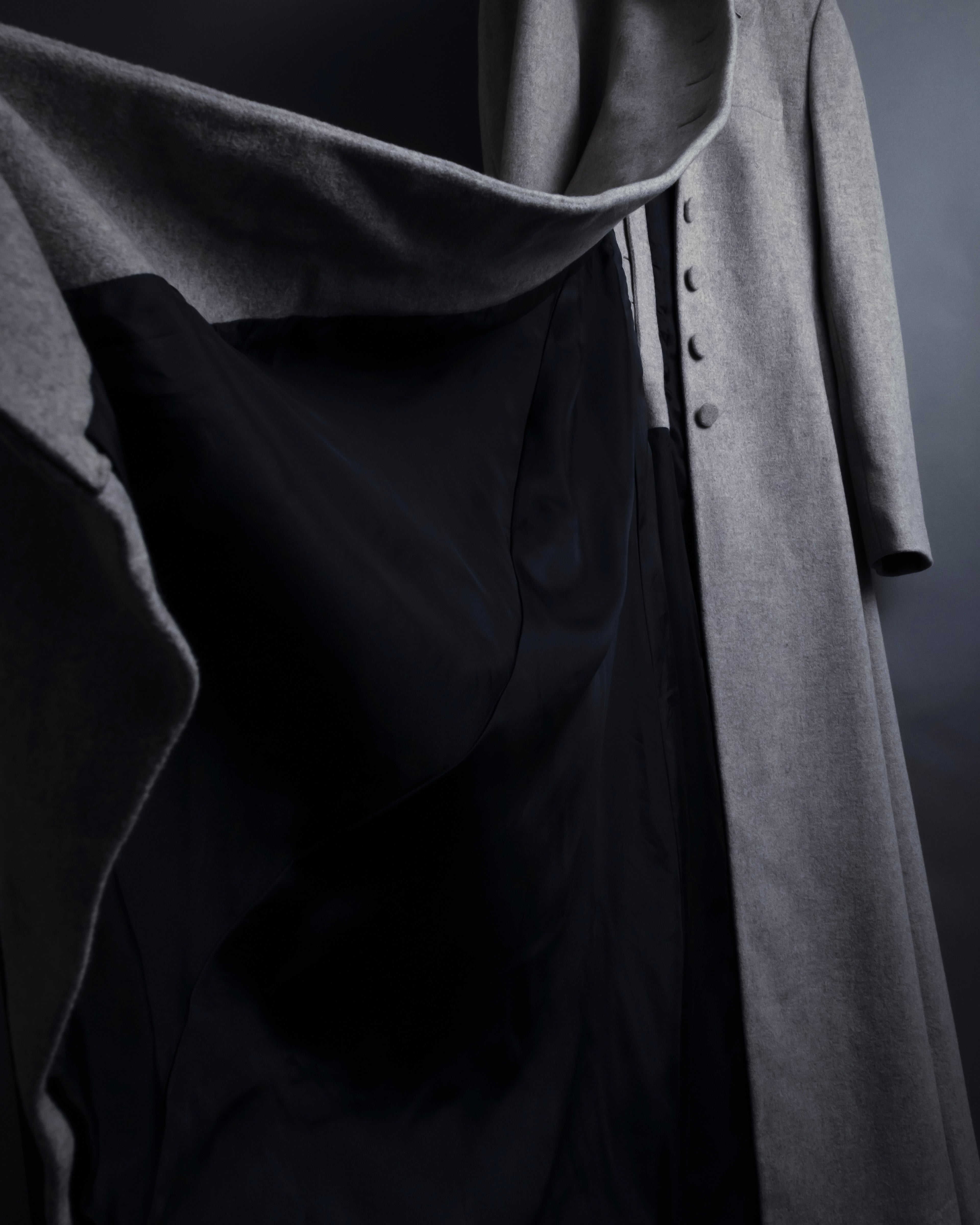 -SPECIAL- "JEAN PAUL GAULTIER"
90's-00's Waist shape A-line silhouette ecryu color super long coat