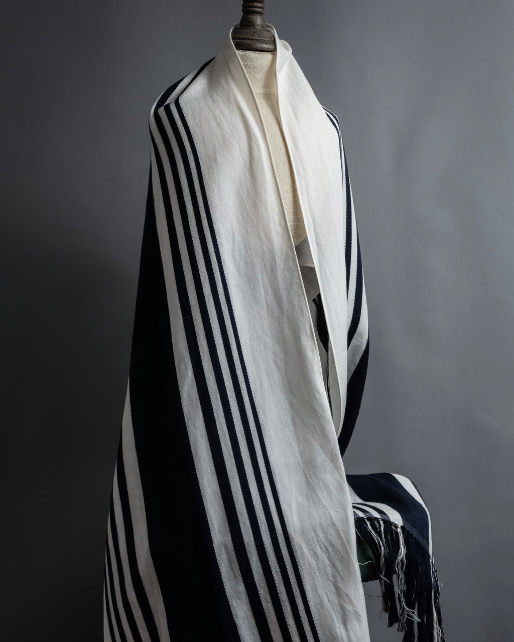 "GUCCI" 90's-00's Line fringe design two-tone long stole