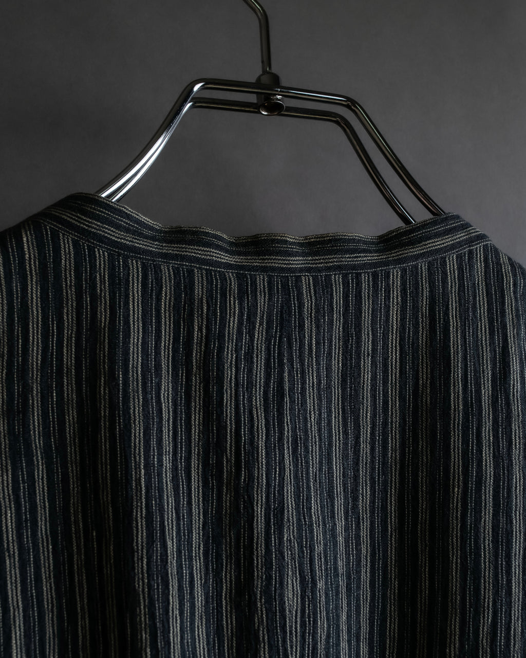 "ISSEY MIYAKE MEN" Random stripe pattern V-neck vest