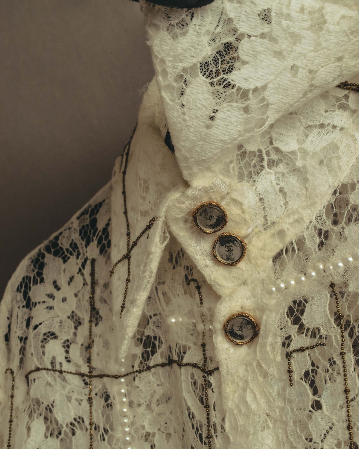 -SPECIAL- "CHANEL" 10's-20's Embellished floral lace and pearl check oversized shirt