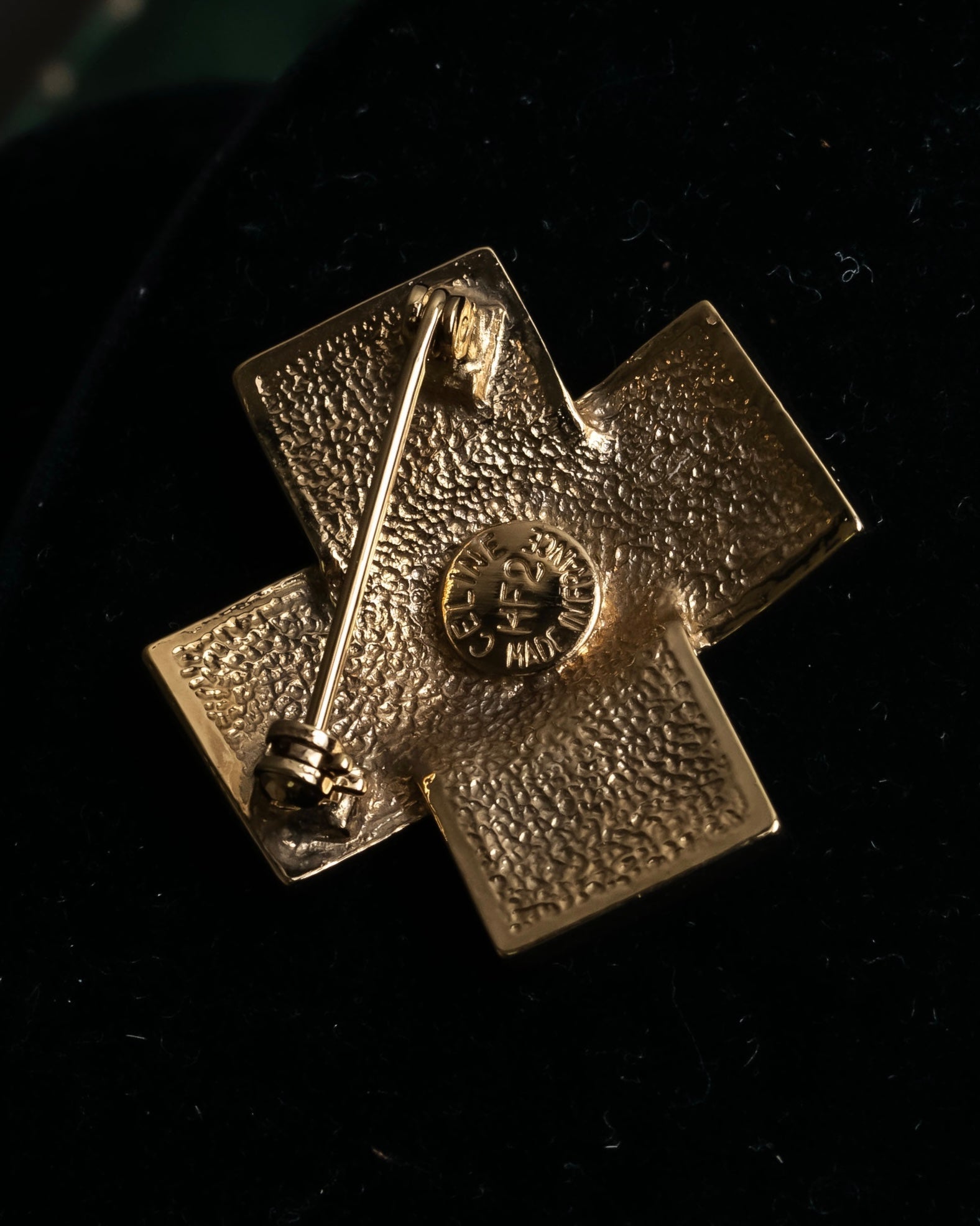 "CELINE" Quilted plate design gold brooch