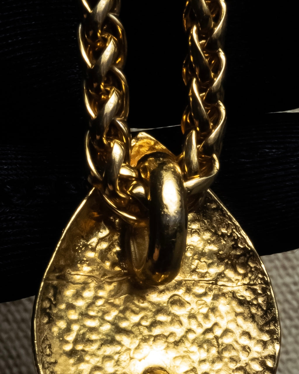"YVES SAINT LAURENT" Vintage drop motif gold chain necklace