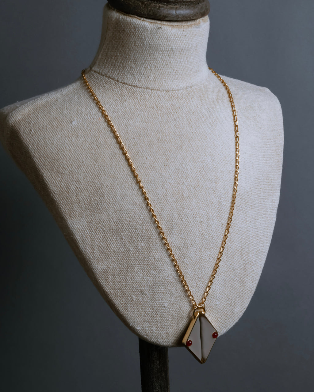 "BALENCIAGA" Red cabochon symmetrical design necklace