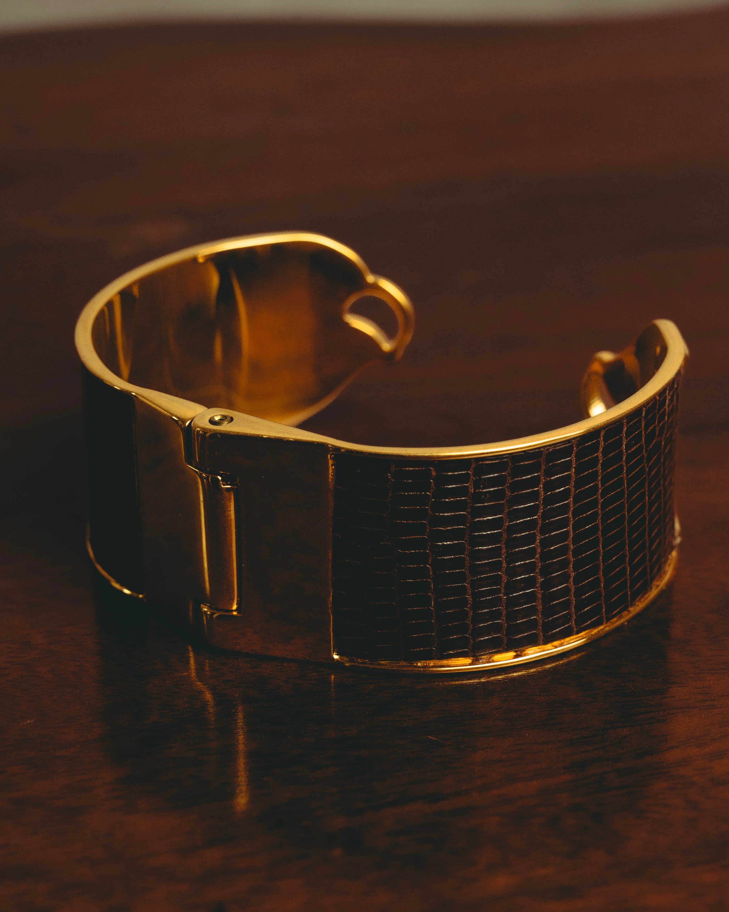 “GUCCI” 90’s-00’s Lizard-embossed leather horsebit cuff bracelet