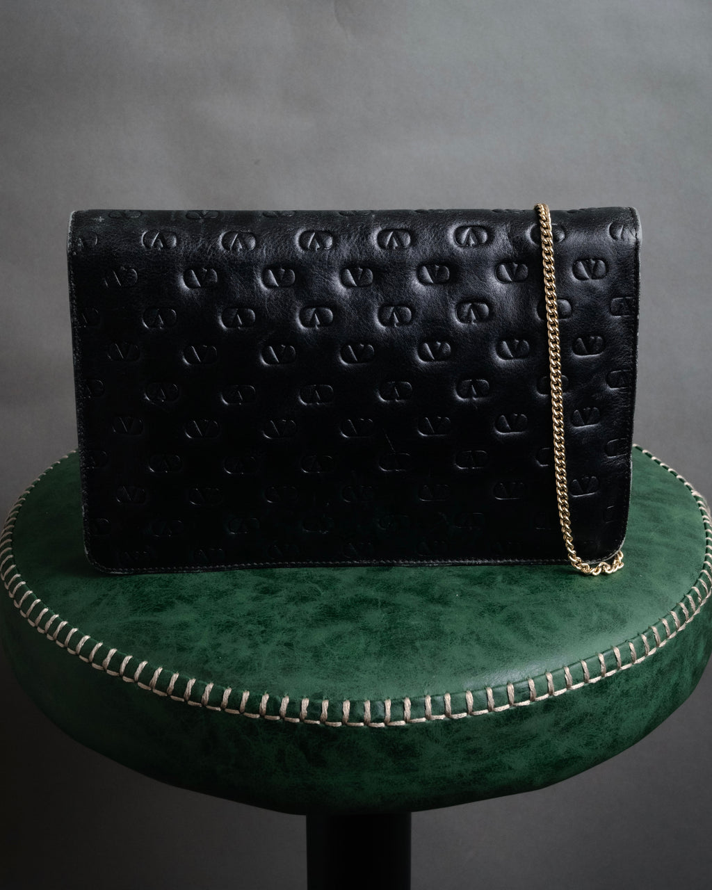 “VALENTINO” 80’s-90’s Embossed V logo chain clutch bag
