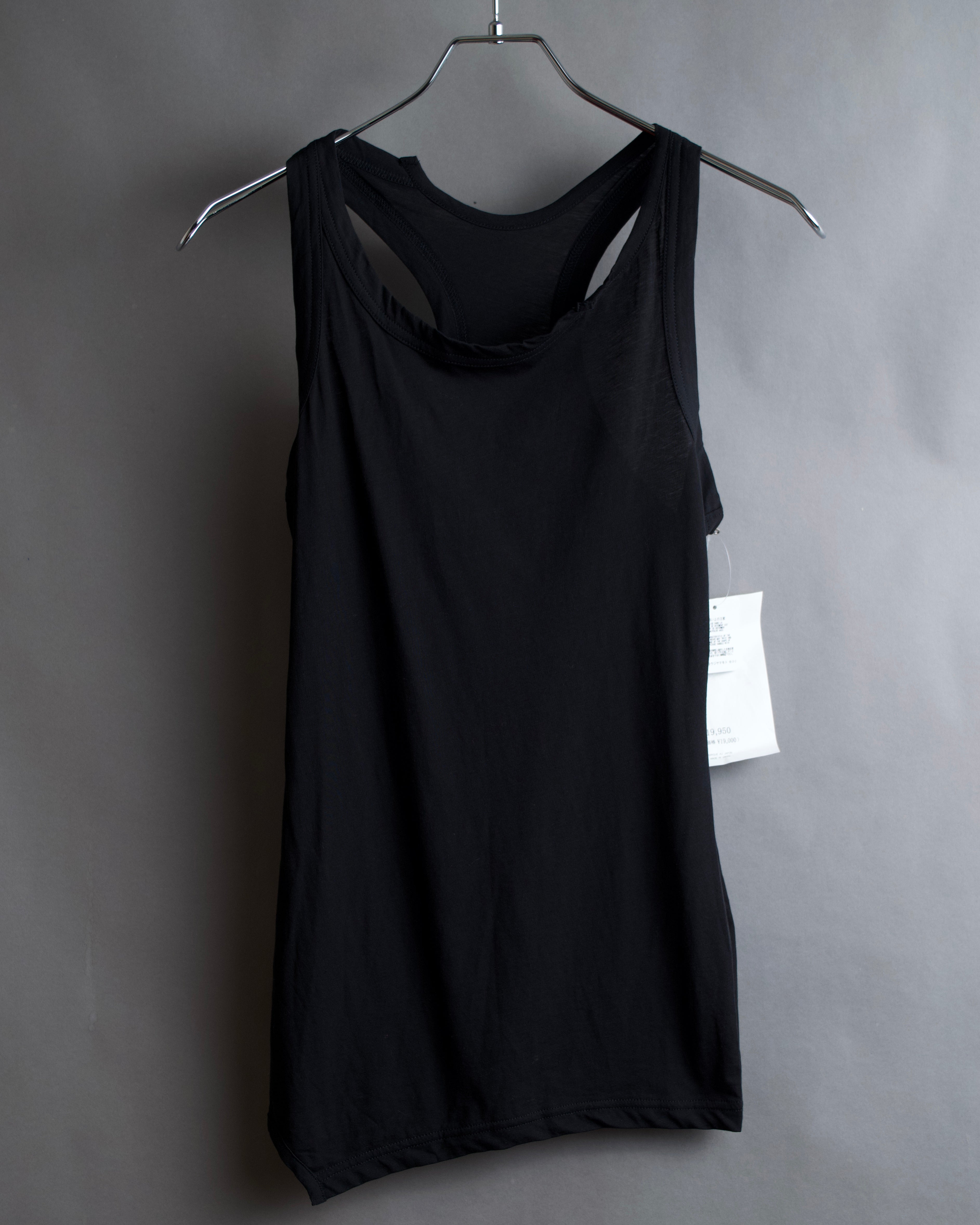 "YOHJI YAMAMOTO FEMME" 13SS
Shoulder cutting sleeveless pullover