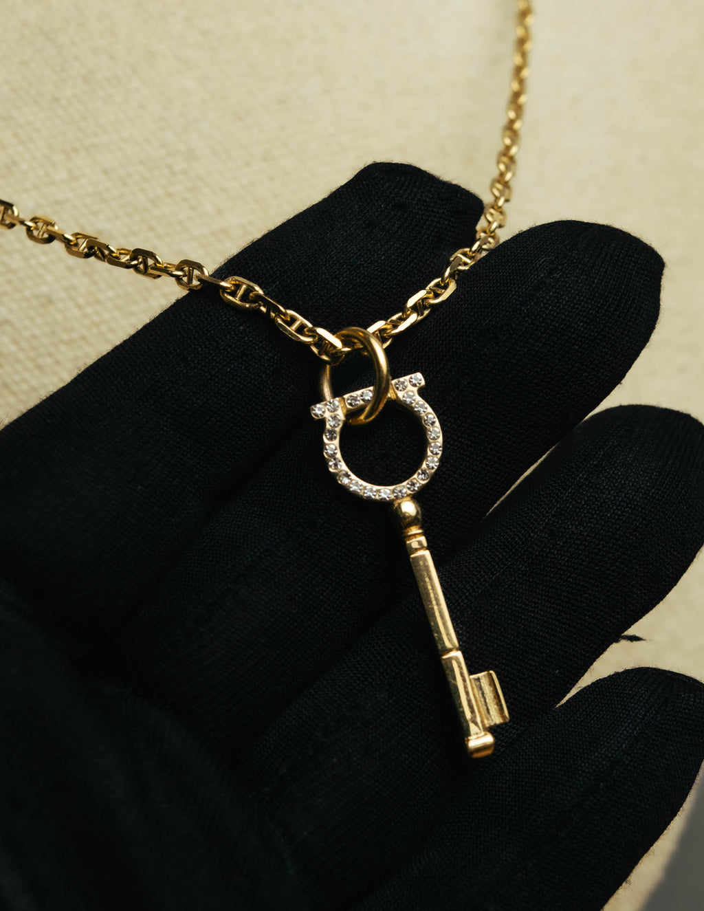 "Salvatore Ferragamo" 00's-20's Gancini key pendant necklace