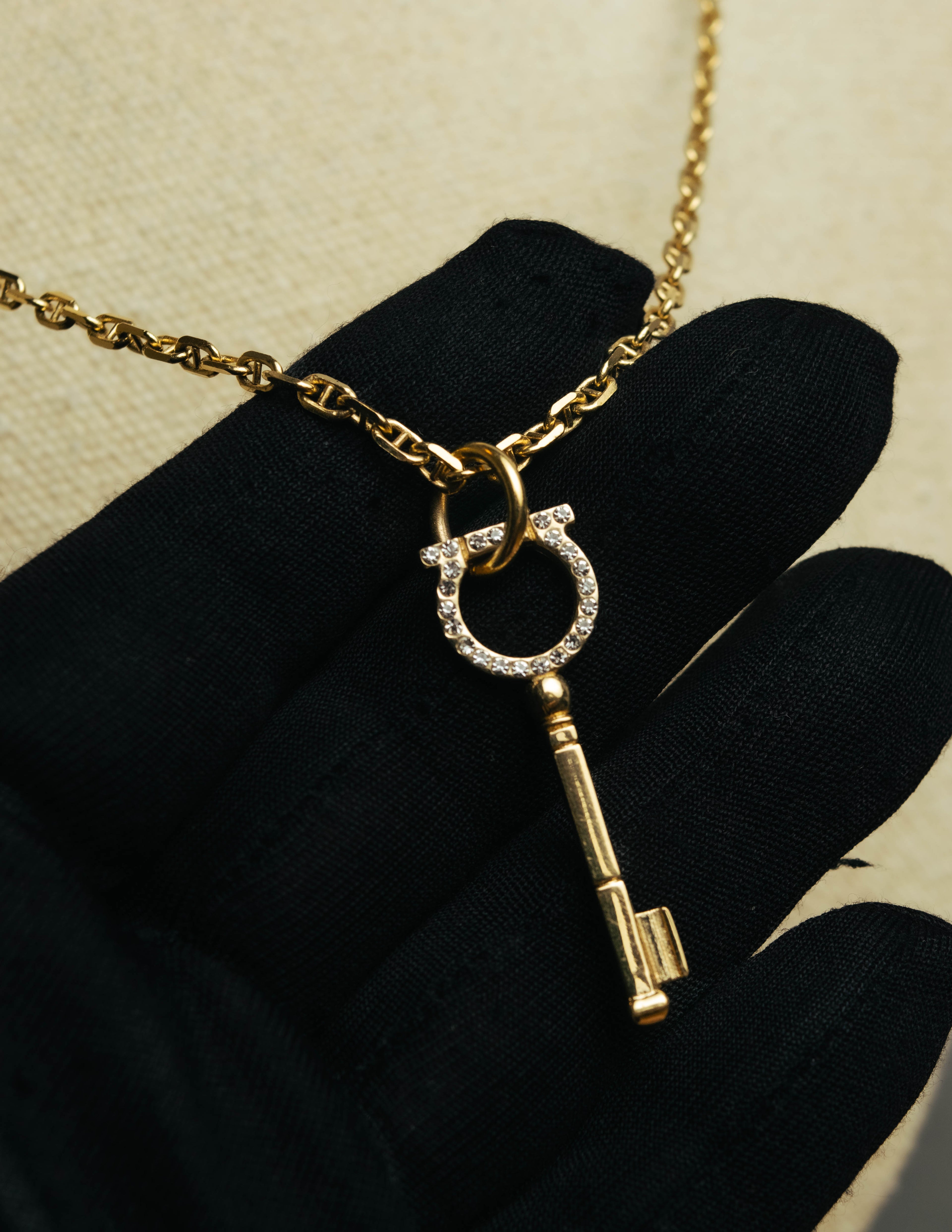 "Salvatore Ferragamo" 00's-20's Gancini key pendant necklace