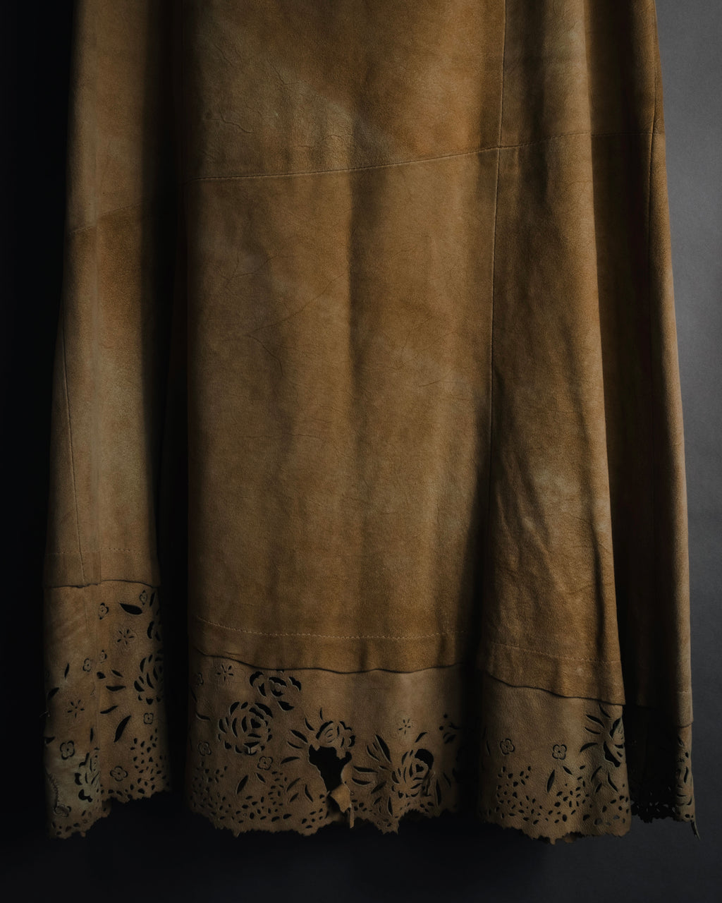 "CECCHI LINEA PELLE" 90’s Suede leather floral cutwork hem skirt