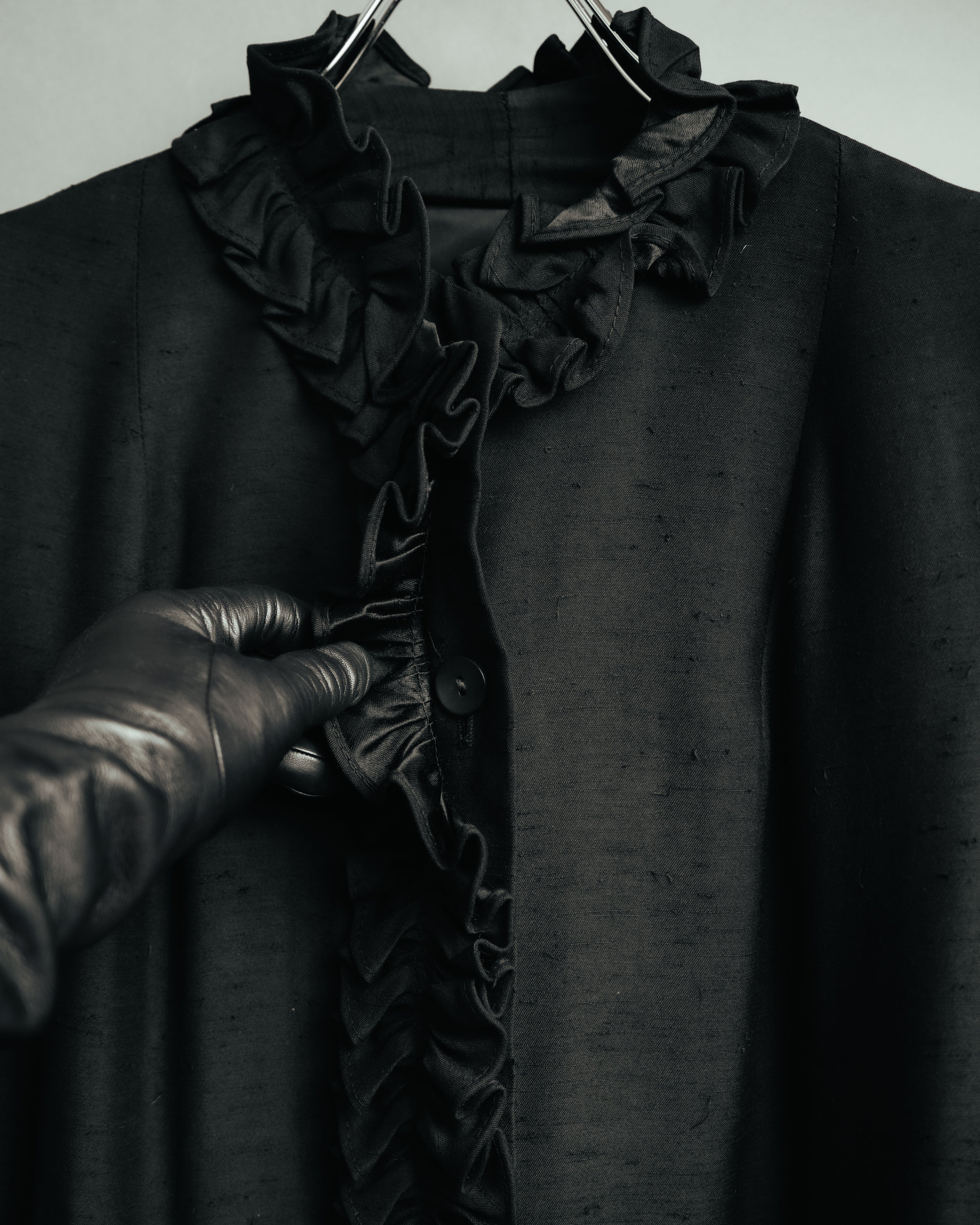 -MOOD Vintage Collections-
80’s-90’s Ruffle detail black long coat