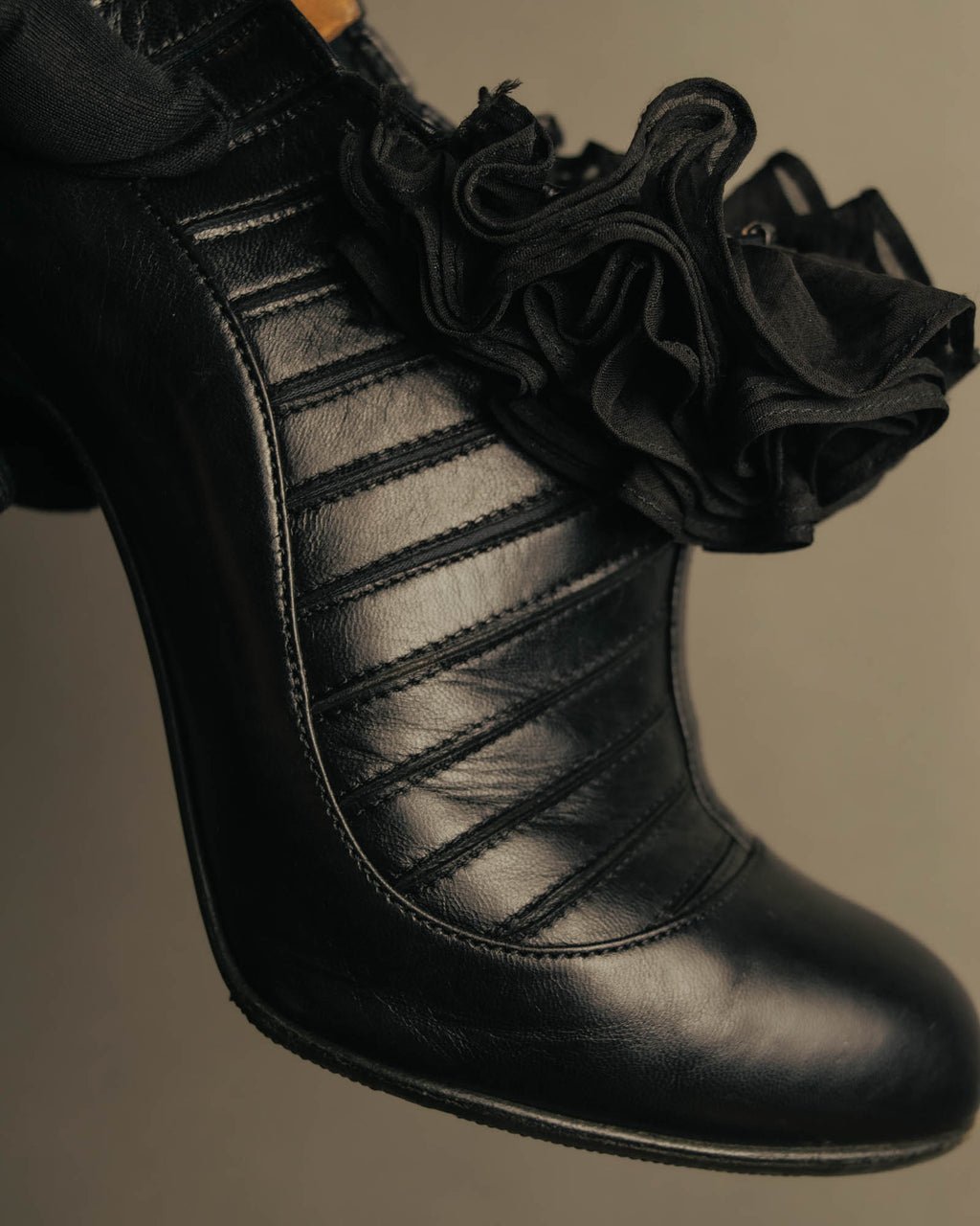 -SPECIAL- “CHANEL“ 2005-06 Paris-New York ruffle leather pumps