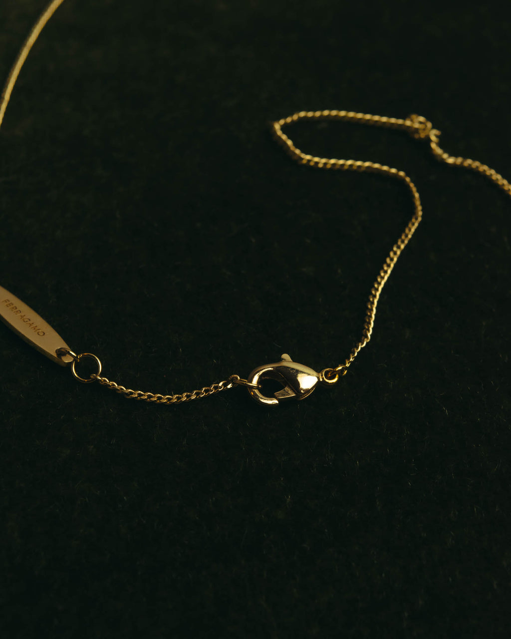 “Ferragamo” 90’s-00’s Interlocking ring pendant necklace