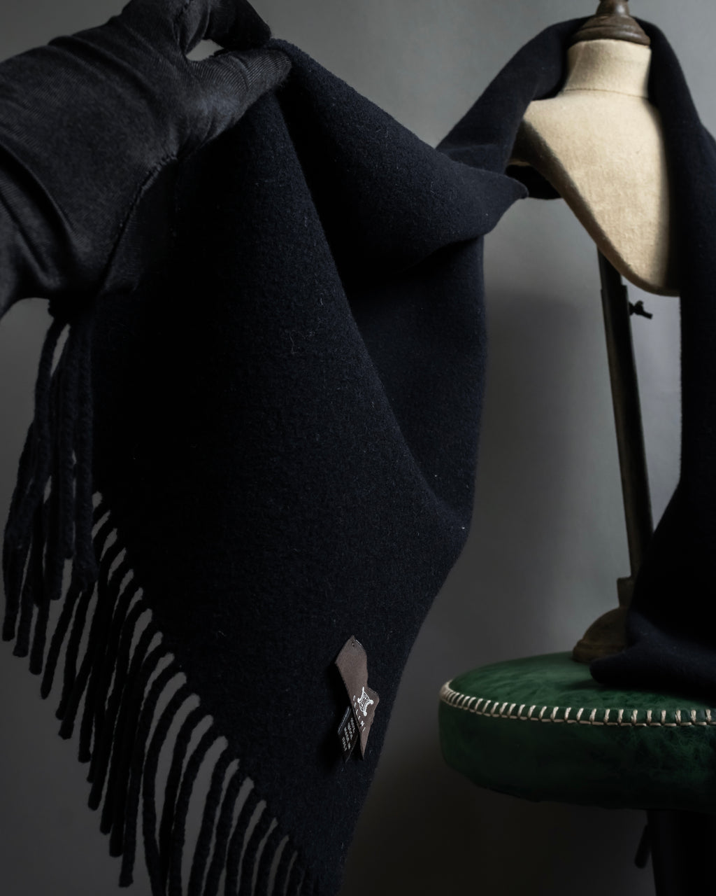 "CELINE" Logo engraved fringe design wool muffler