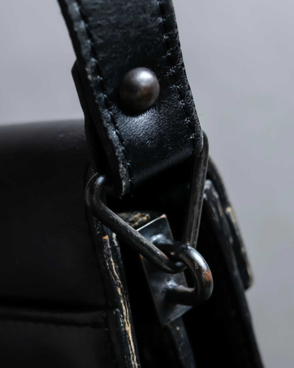 "YVES SAINT LAURENT" Crocodile embossed combination design leather bag