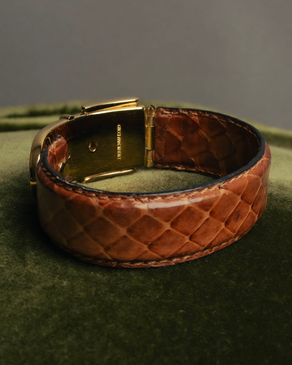 "GUCCI" 90's-00's Embossed leather buckle bangle