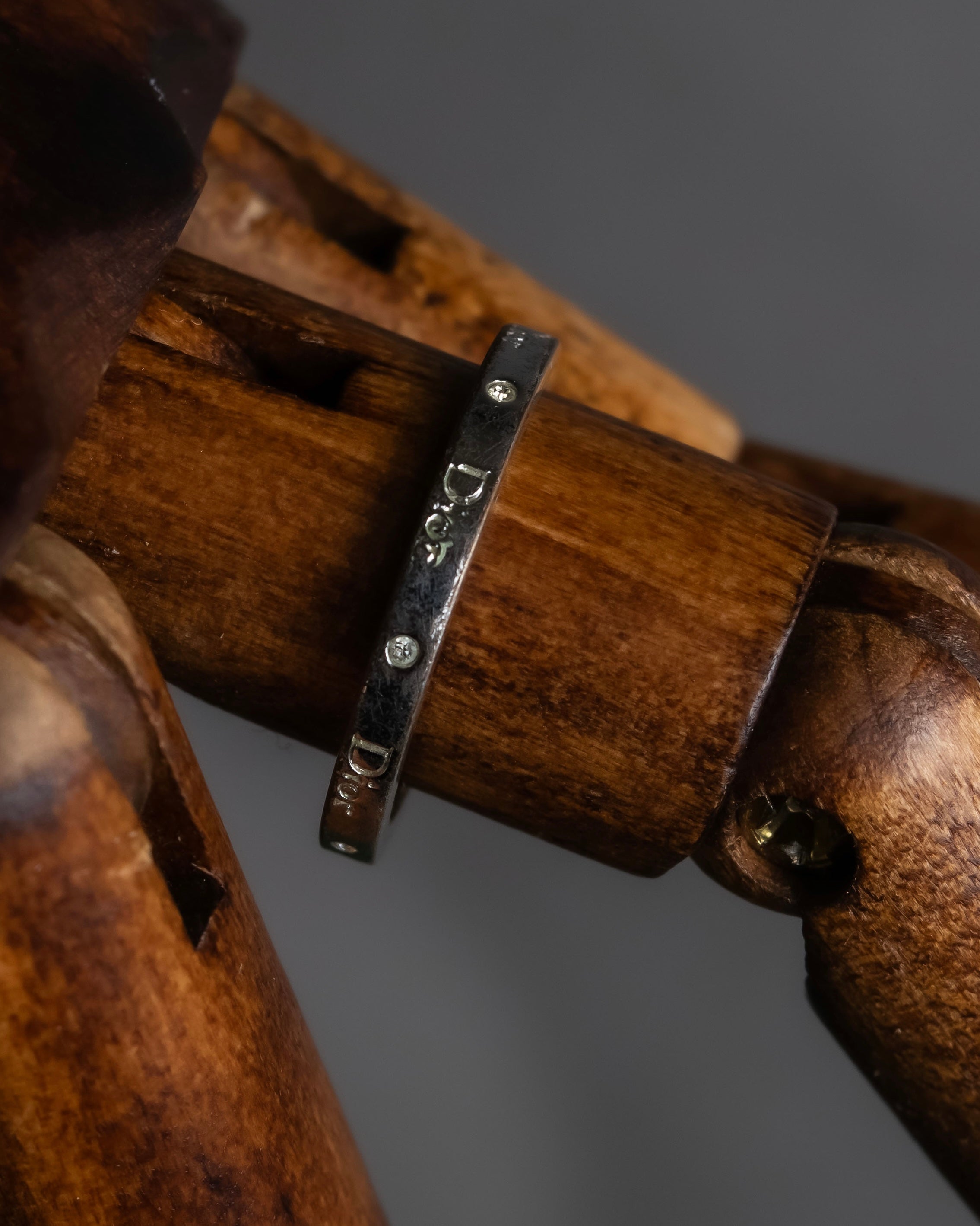 "DIOR" Logo engraved narrow silver ring