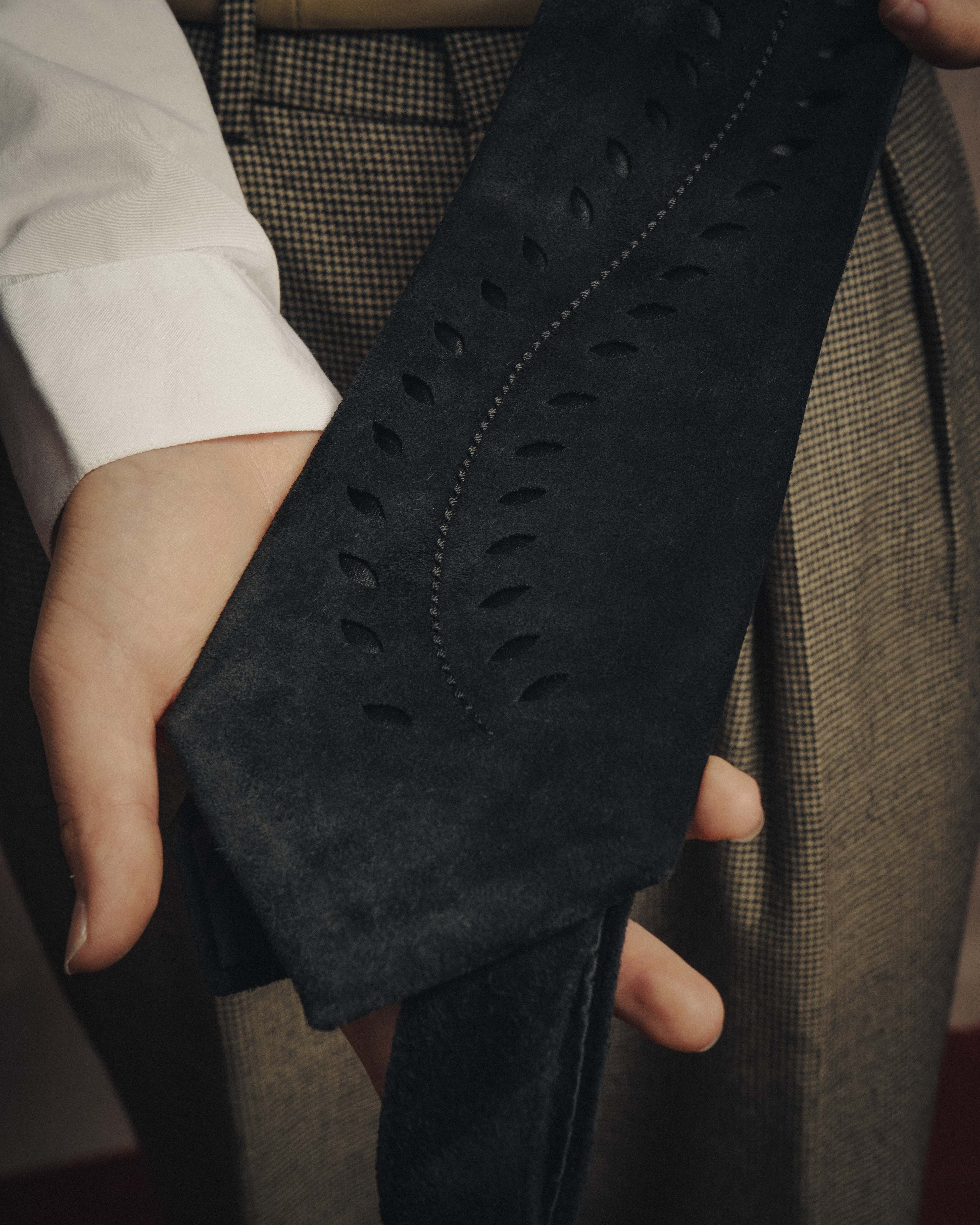 -SPECIAL- “HERMÈS” 2008-18 Suede cutwork leather tie
