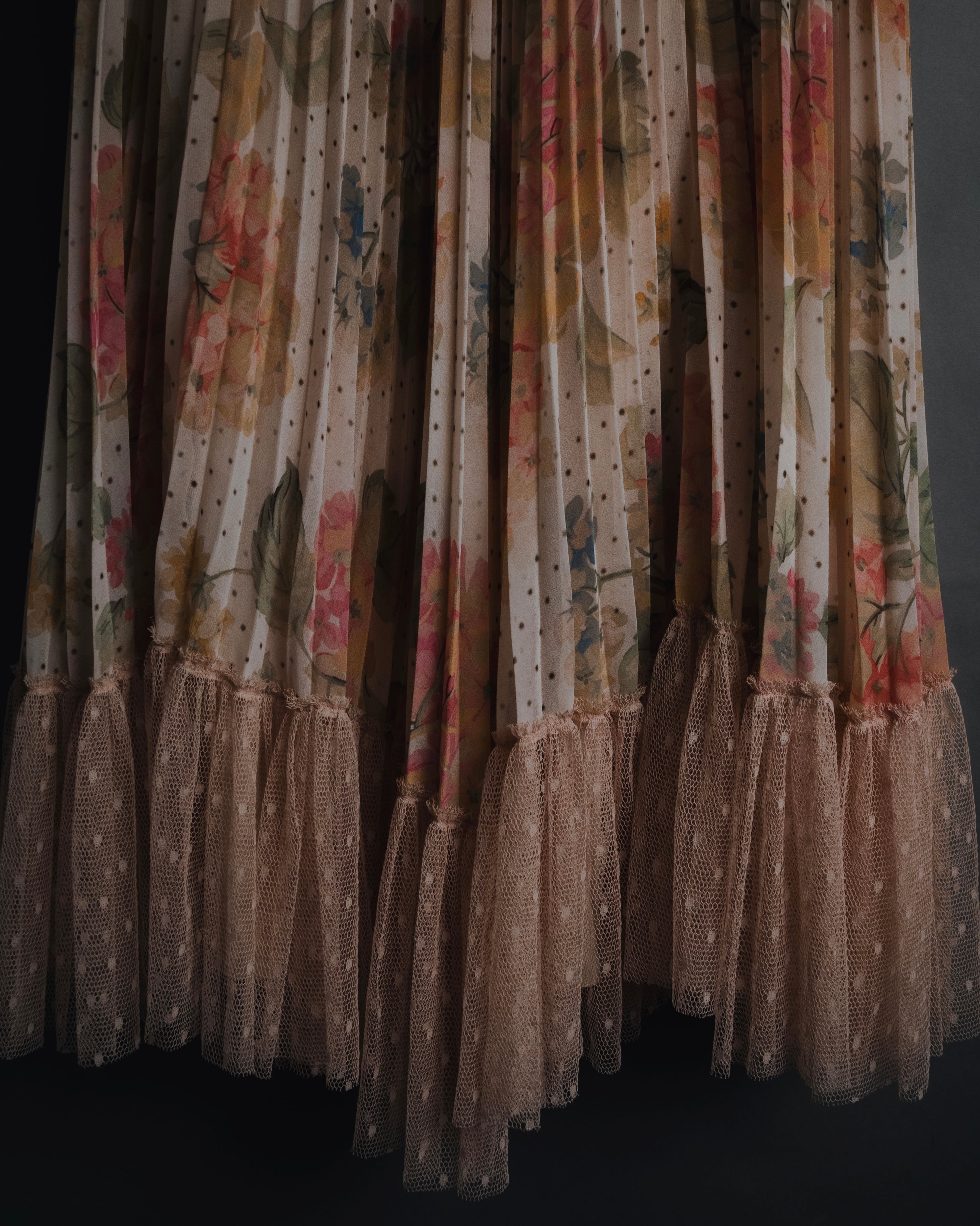 "RED VALENTINO" 19-20’s Floral pleated skirt with tulle hem