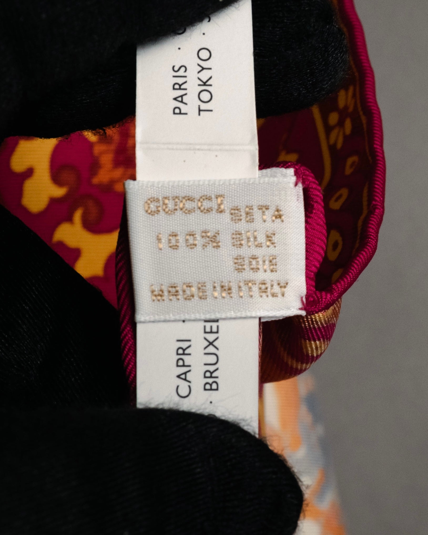 “GUCCI” 2016–2020 Ceramic motif silk foulard scarf