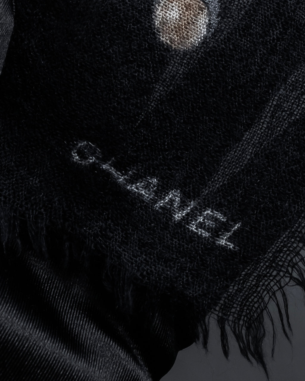 "CHANEL" Pearl fringe design gauze scarf